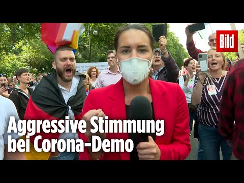 Youtube: Corona-Demo in Berlin: BILD Reporterin wird von Demonstranten umzingelt