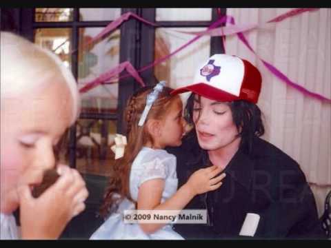 Youtube: *New* Unseen photos  Michael Jackson, Prince, Paris, Blanket at Paris birthday, Paris hugging daddy