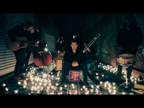 Youtube: Felix Riebl "Helen / I'm on Fire" Live - Sideshow Alley