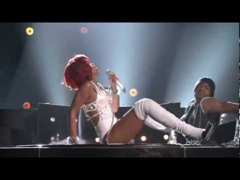Youtube: Rihanna ft. Britney Spears S&M Live Billboard Music Awards 2011