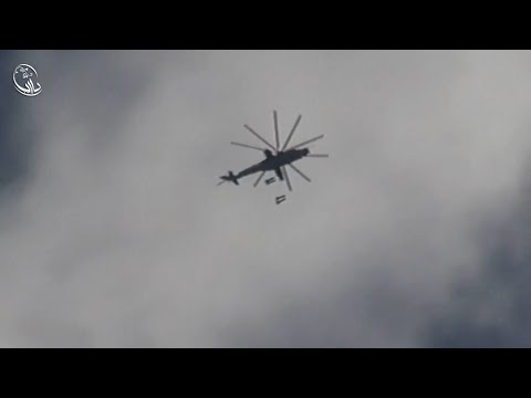 Youtube: شام ريف دمشق داريا لحظة القاء البراميل المتفجرة من الطيران المروحي 14 12 2015