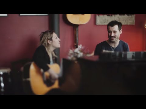 Youtube: Felix Riebl - In Your Arms, ft Martha Wainwright - Acoustic Live Session