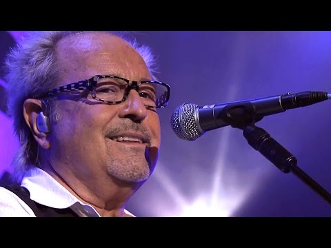 Youtube: Foreigner - I Want To Know What Love Is 2010 Live Video HD