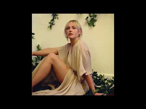 Youtube: Laura Marling - A Hard Rain's A Gonna Fall (Bob Dylan cover)