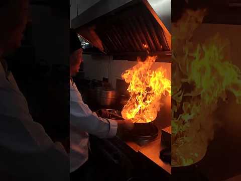 Youtube: "Flaming Indo-Chines Wok Skills | Chef ki Live Fire Cooking" #FlamingWok #indochinesefood #chef