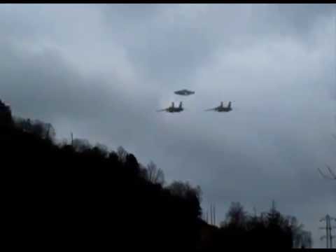 Youtube: UFO ESCORTED BY FIGHTER JETS