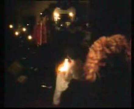 Youtube: Jona Lewie - Stop the Cavalry