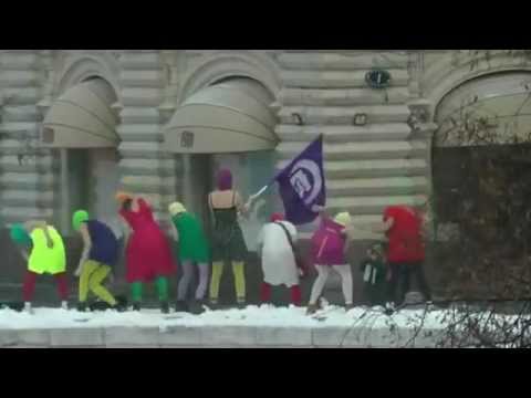 Youtube: Pussy Riot En la pLaza rOja cancion putin zassal