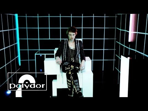 Youtube: La Roux - Bulletproof (Official Video)