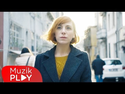 Youtube: Burcu Tatlıses - Bir Sana Bir De Bana (Official Video)