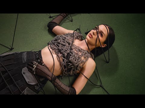 Youtube: Poppy - they're all around us (Official Visualizer)
