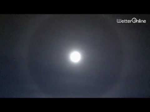 Youtube: Mondhalo in eisiger Nacht - Lichteffekte an Eiskristallen