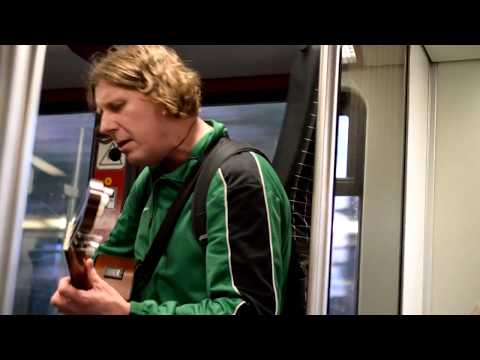 Youtube: Heute Mal mit Gitarre Moabit in der S-Bahn
