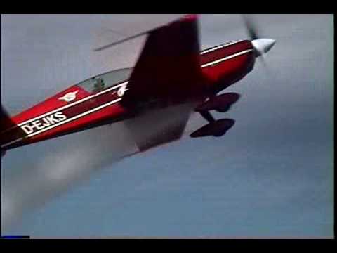 Youtube: Crazy Flight by Peter Besenyei #2 /AEROBATICS JAPAN 2001