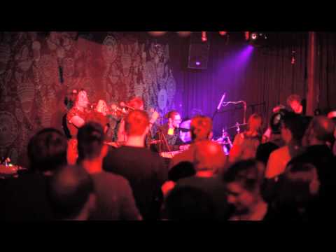 Youtube: Jungla Jazz spielt Garden von T.E.E.D. (Calibre Remix)