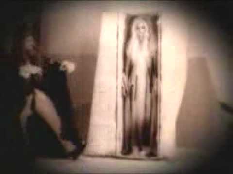 Youtube: Rob Zombie - Living Dead Girl