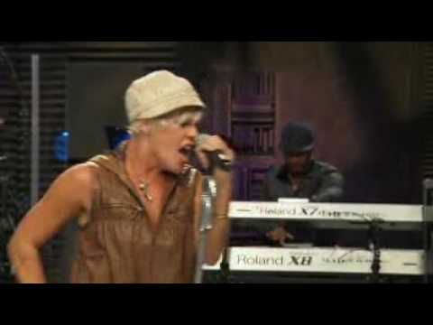 Youtube: P!nk. So What. AOL Sessions Music 2008