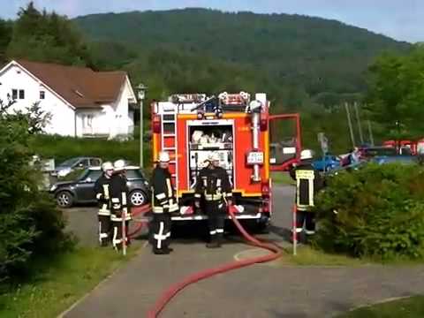 Youtube: Brand an Grundschule Battenberg: Schulranzen in Flammen