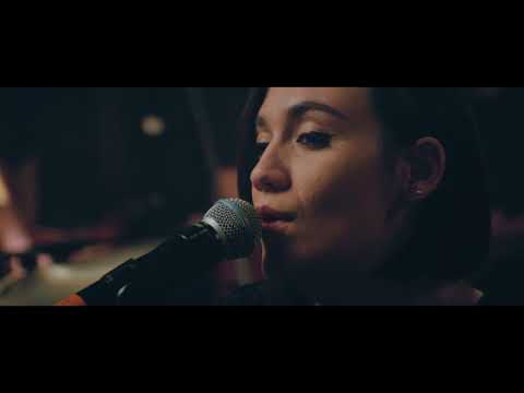 Youtube: Nadine Shah - Evil (Live Session)