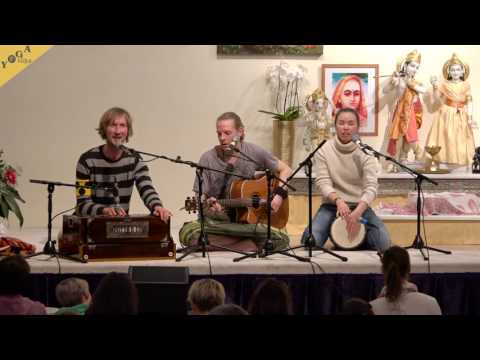 Youtube: Devi Devi Devi Kirtan with Tobias, Sureshwara and Bhavani