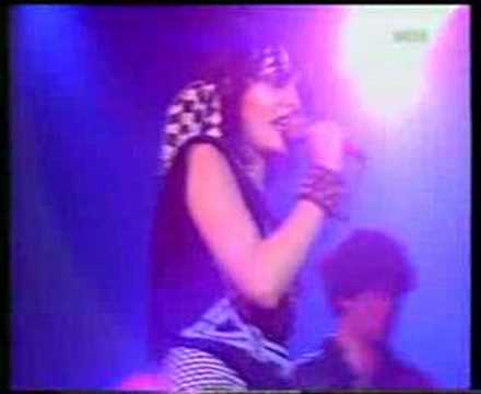 Youtube: Siouxsie and the Banshees - Spellbound - Live 1981