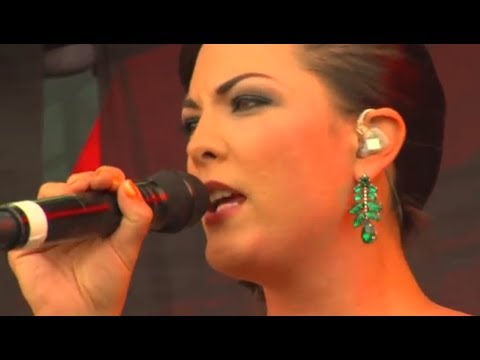 Youtube: Caro Emerald Live - A Night Like This @ Sziget 2012