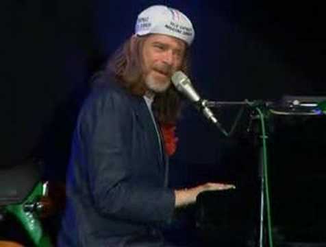 Youtube: Helge Schneider - Pommesbude (Live in Ulm 2004)