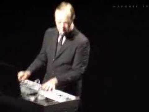 Youtube: Kraftwerk "Tour de France 1983" Tilburg 20050701