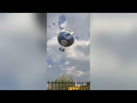 Youtube: Balloon in Berlin shaken wildly by high winds