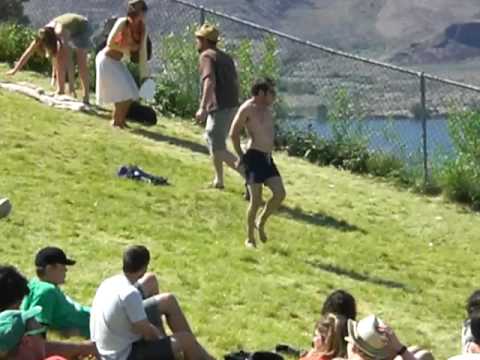 Youtube: Sasquatch music festival 2009 - Guy starts dance party