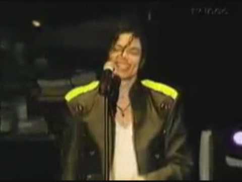 Youtube: Michael Jackson - Way Cute Onstage Moments
