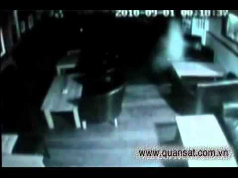 Youtube: Video Máy quay an ninh phát hiện bóng ma trong quán rượu    Clip Máy quay an ninh phát hiện bóng ma trong quán rượu    Video Zing