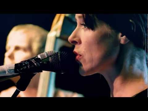 Youtube: Wendy McNeill - Black/White (Live at Haldern Pop Festival 2012)