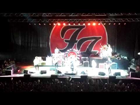 Youtube: Foo Fighters Mohawk plays drums on stage + Fabio from Rockin 1000 Cesena 03/11/15