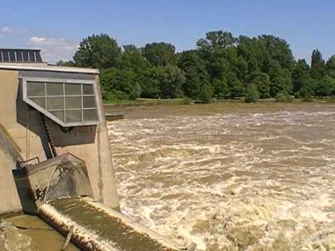 Youtube: Hochwasser Regensburg, Staustufe