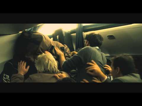 Youtube: WORLD WAR Z -- Filmclip „Flugzeug-Attacke"