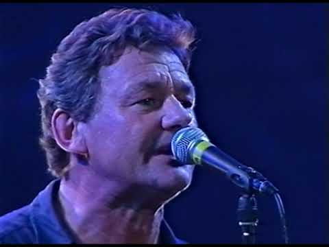 Youtube: Wolfgang Ambros - Es lebe der Zentralfriedhof (LIVE)