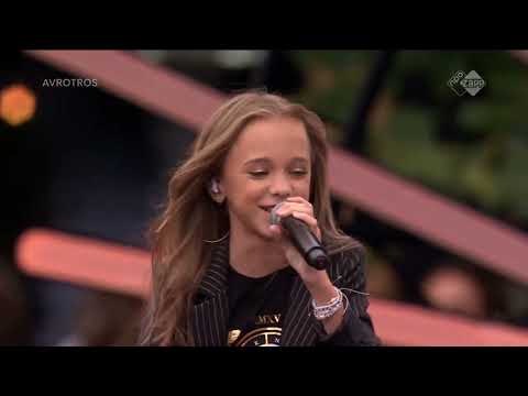 Youtube: Emma Kok - Laat mij een vlinder zijn | LIVE at Zapp Muziekfeest op het plein