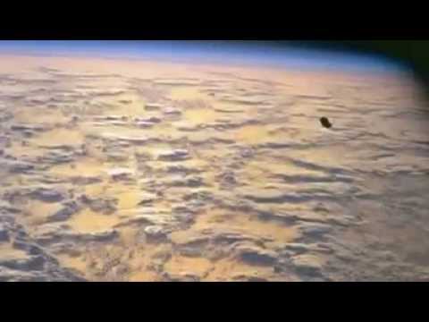 Youtube: Playing some wow. NASA STS 88 black transforming UFO Video