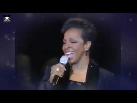 Youtube: O Holy Night - Gladys Knight (live)