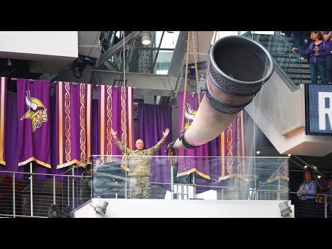 Youtube: Gjallarhorn, Skol Chant Fire Up Fans Pregame | Minnesota Vikings