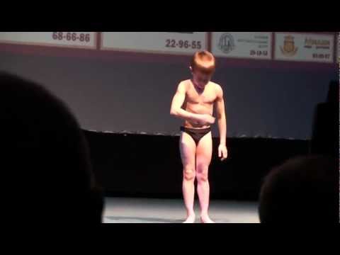 Youtube: Little Bodybuilder poses in Tyunen (Russia)