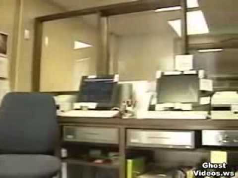 Youtube: Ghost Videos - Scary Videos - Real Ghosts - A Ghost Haunts the Lincoln County Courthouse.flv