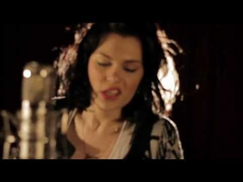 Youtube: Jessie J Acoustics Session