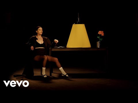 Youtube: St. Vincent - Flea (Official Audio)