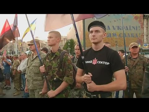 Youtube: "Rechter Sektor" in Kiew: Aufmarsch der Rechtsextremen | DER SPIEGEL