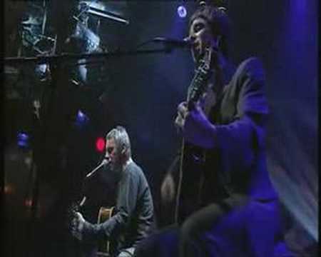 Youtube: Paul Weller plays Thats Entertainment with Noel Gallagher