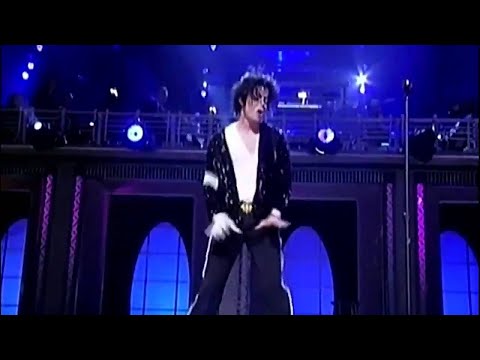 Youtube: Michael Jackson - Billie Jean (Live at Madison Square Garden 2001)