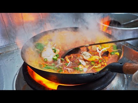 Youtube: Spicy Seafood Noodles Soup, Black bean noodles, Noodles Making skills / 大火噴發！辣炒海鮮湯, 鐵板炸醬麵, 拉麵製作技巧