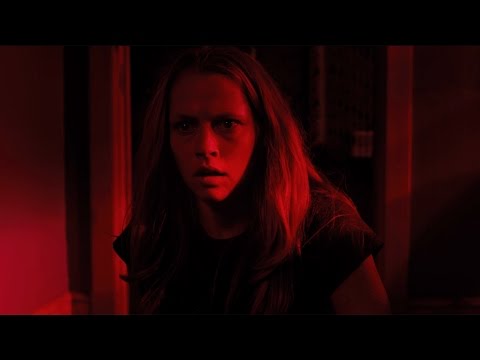 Youtube: Lights Out - Official Trailer 2 [HD]